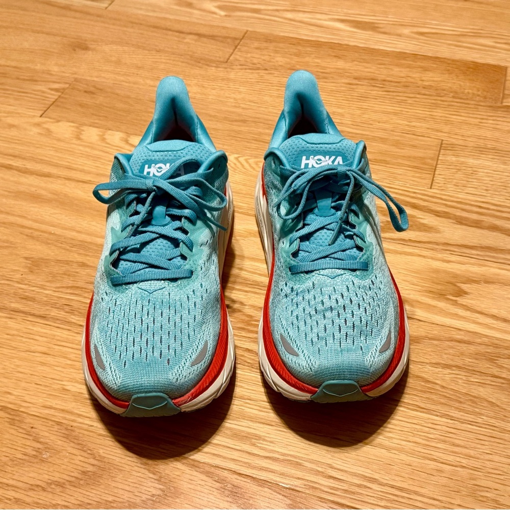 Hoka Clifton 8 Womens 9.5 - like new